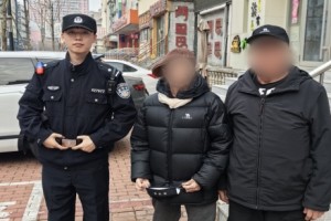 民警及时救助走失市民 获家属高度赞扬